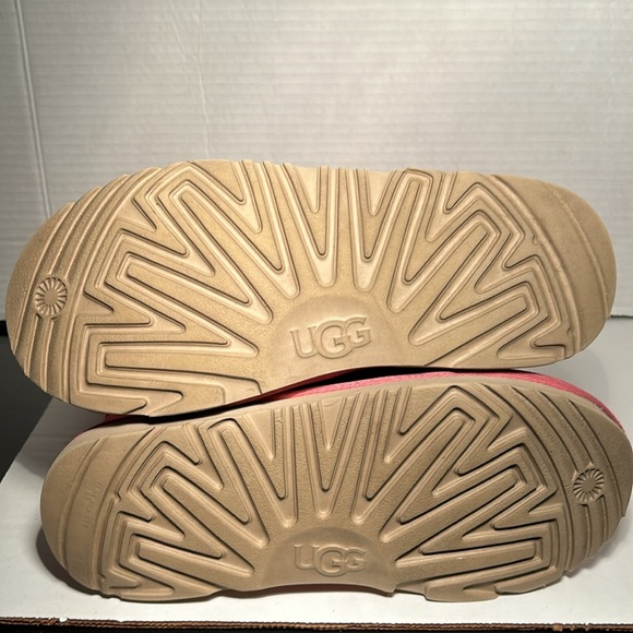 UGG Big Kids Bailey Zip Short Boots Pink Rose Size 4. - Picture 8 of 12